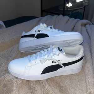 Puma Smash v2 white and black